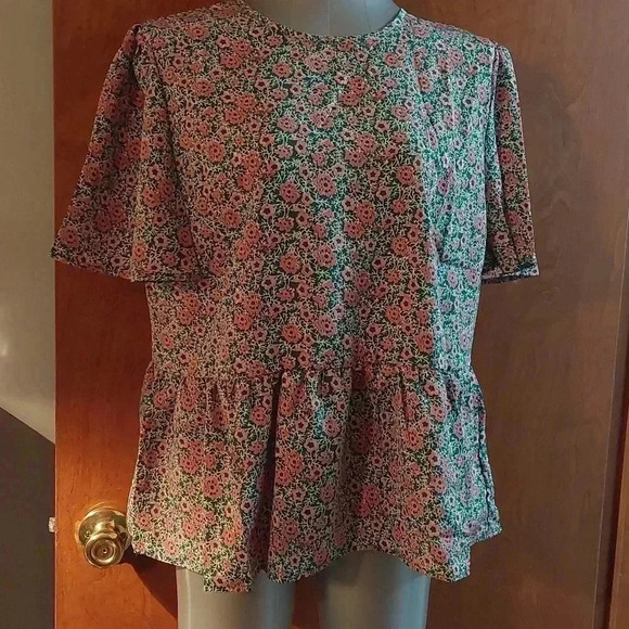 NWT Green and red floral peplum top size xl - Picture 1 of 5